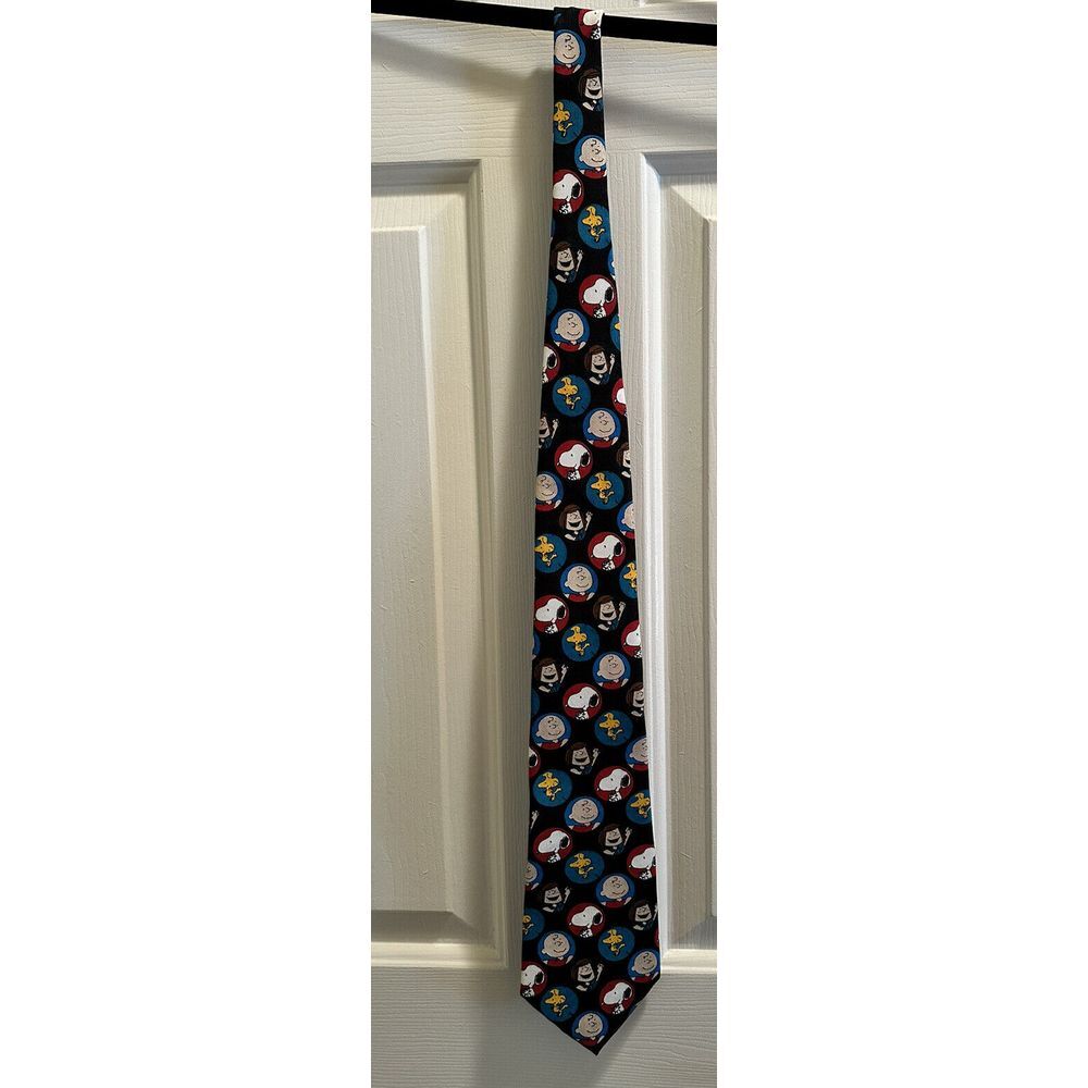 CHARLIE‎ BROWN AND THE GANG NECKTIE CIRCLE OF FRIENDS